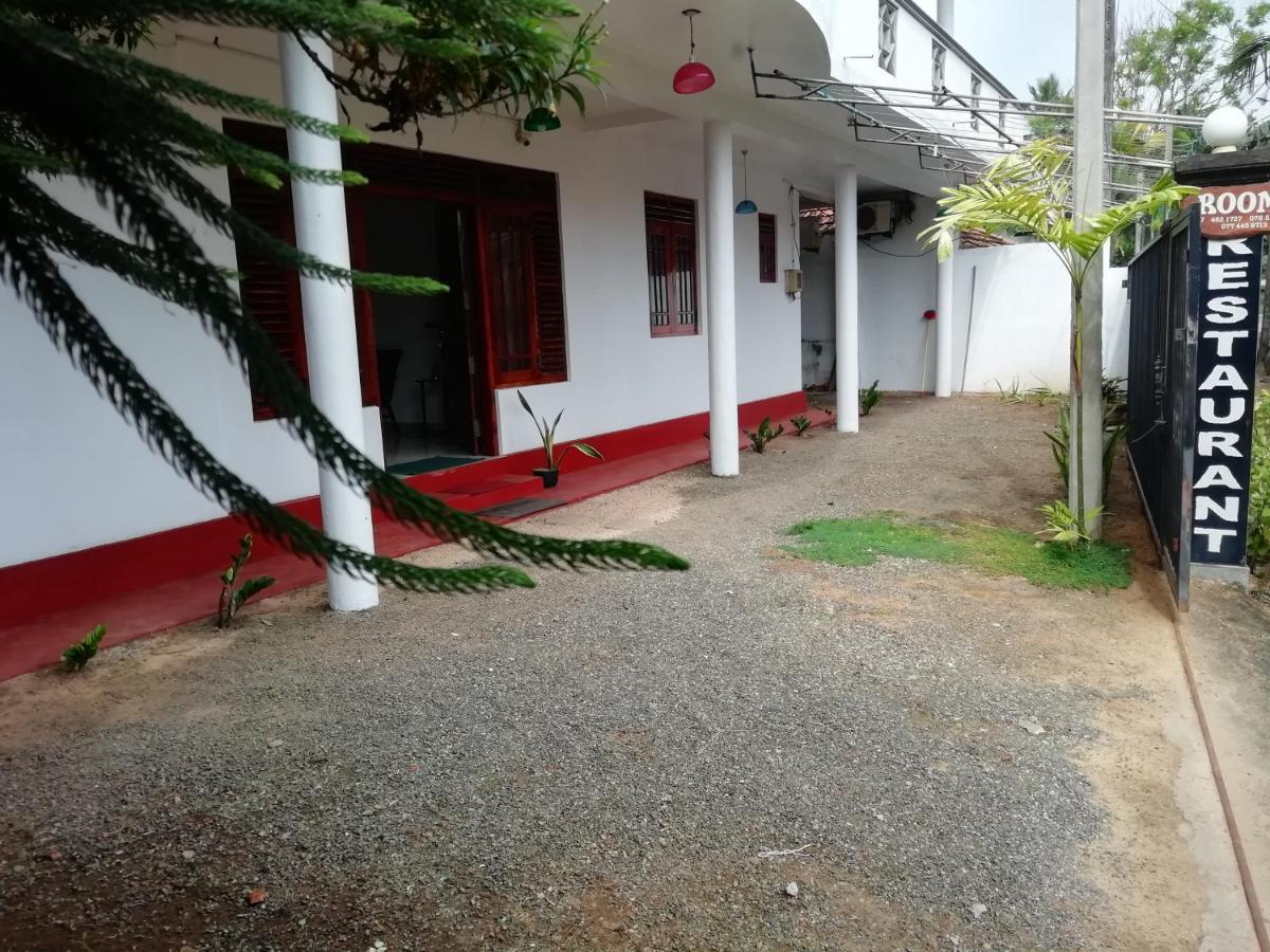 Hotel White Baby Hikkaduwa Exterior foto