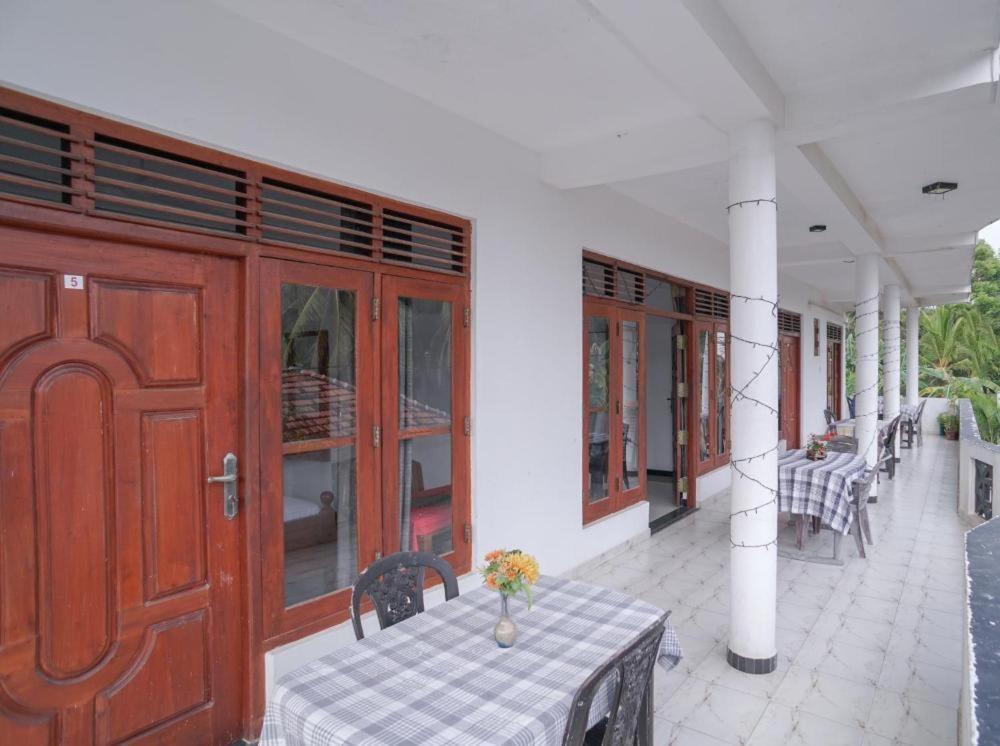 Hotel White Baby Hikkaduwa Exterior foto